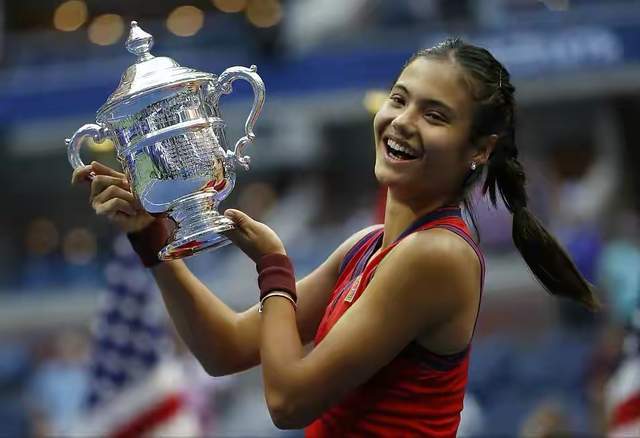 频繁穿插在 频繁穿插在