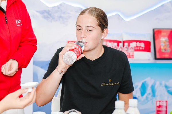 示了她作为 示了她作为