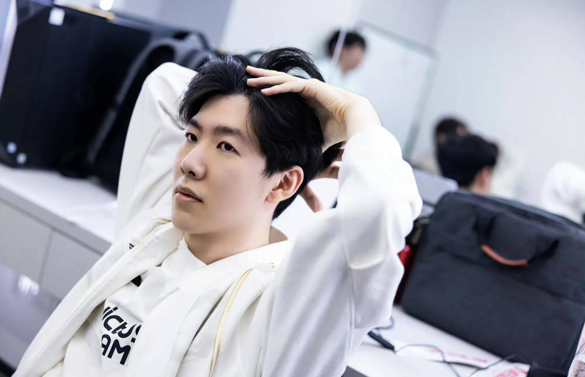 赛后教练组 赛后教练组