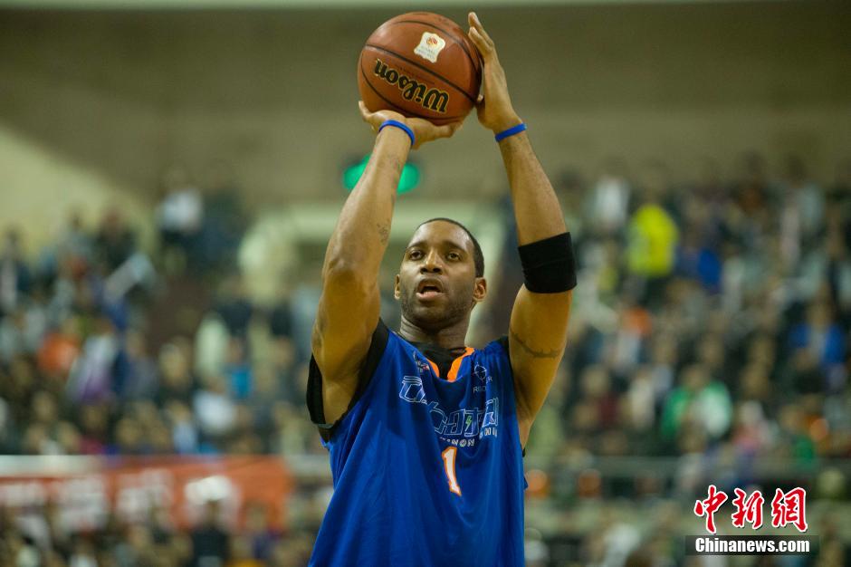 还踢得够狠 还踢得够狠